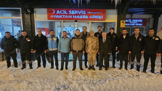 Tatvan Kaymakamı Demirer'den yeni yıl ziyaretleri