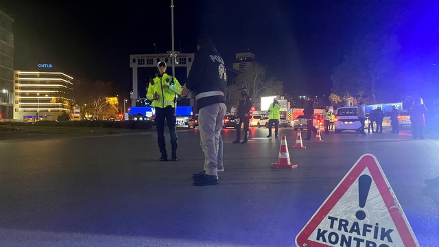 İzmir'de yeni yıl mesaisi: 13 bin personel sahada