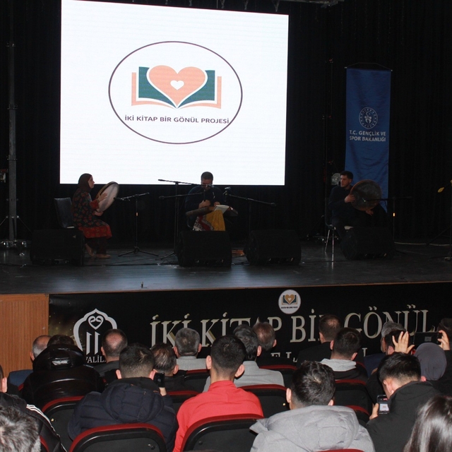 Siirt'te 'İki Kitap Bir Gönül Projesi' tanıtıldı
