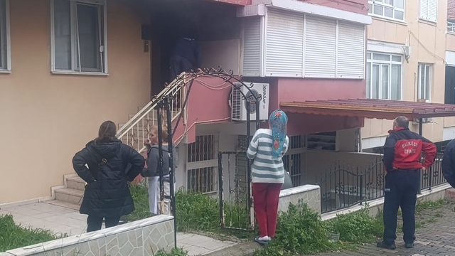 Balıkesir'de bir apartmanda çıkan yangın söndürüldü