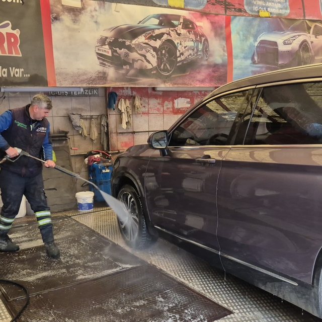 Dondurucu soğuklar ve kar yağışı oto yıkama taleplerini düşürdü