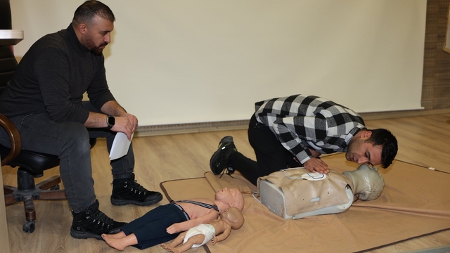 Bayburt'ta polis adaylarına ilk yardım eğitimi verildi