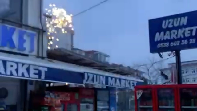 Tekirdağ'da elektrik telleri alev alarak kıvılcım saçtı