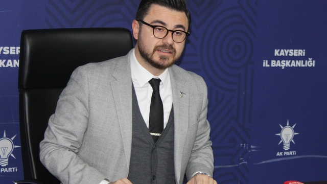 Başkan Okandan: "Kocasinan Bulvarı isminin Elitaş Bulvarı olarak değiştirilmesi kararını Mustafa Elitaş kabul etmedi"
AK Parti İl Başkanı Hüseyin Okandan:
"Kocasinan isminin yerinde yaşatılması daha makul görülmüştür"