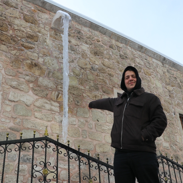 Sivas'ta soğuk hava 4 metreyi bulan buz sarkıtları oluşturdu