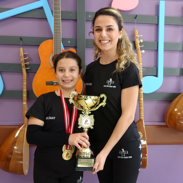 Beş yaşında başladığı 'salsa' yolculuğunda dört Türkiye birinciliği kazanan...