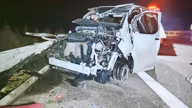 Altın yüklü zırhlı araç takla attı: 11 kilo altın sırra kadem bastı
Jandarma harekete geçti, dedektörlü arama başlattı