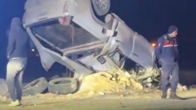 Otomobilin takla attığı kaza kamerada; 3 yaralı