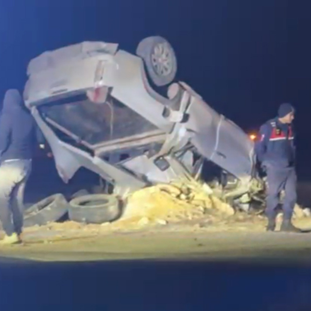 Otomobilin takla attığı kaza kamerada; 3 yaralı