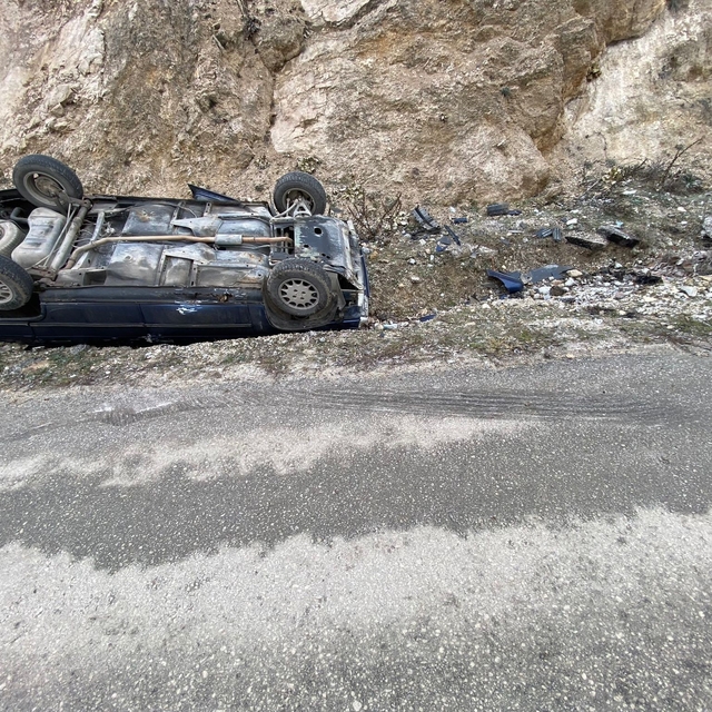 Kontrolden çıkan otomobil takla attı; 2 yaralı