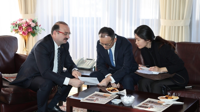 Çin Halk Cumhuriyeti Ankara Büyükelçisi Jiang Xuebin Atatürk Üniversitesi'nde