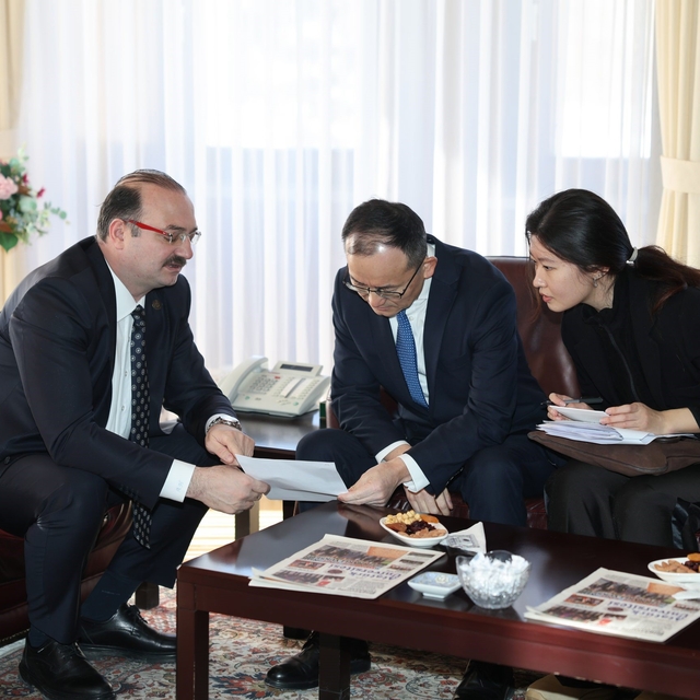 Çin Halk Cumhuriyeti Ankara Büyükelçisi Jiang Xuebin Atatürk Üniversitesi'n...