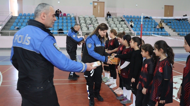 Erzurum polisinden çocuklara yönelik örnek projeler