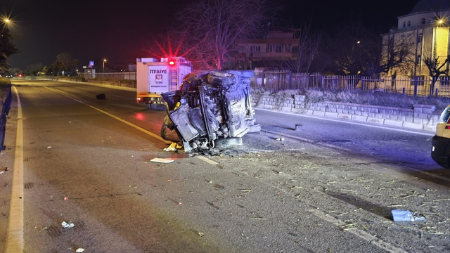 Aydın'da hafif ticari aracın otomobille çarpıştığı kazada 1 kişi öldü, 1 kişi yaralandı