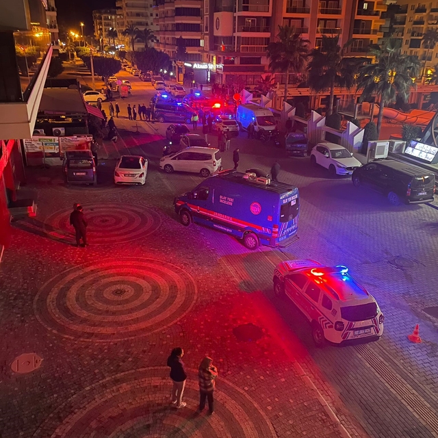 Antalya'da motosiklet ile kamyonet çarpıştı: 1 ölü