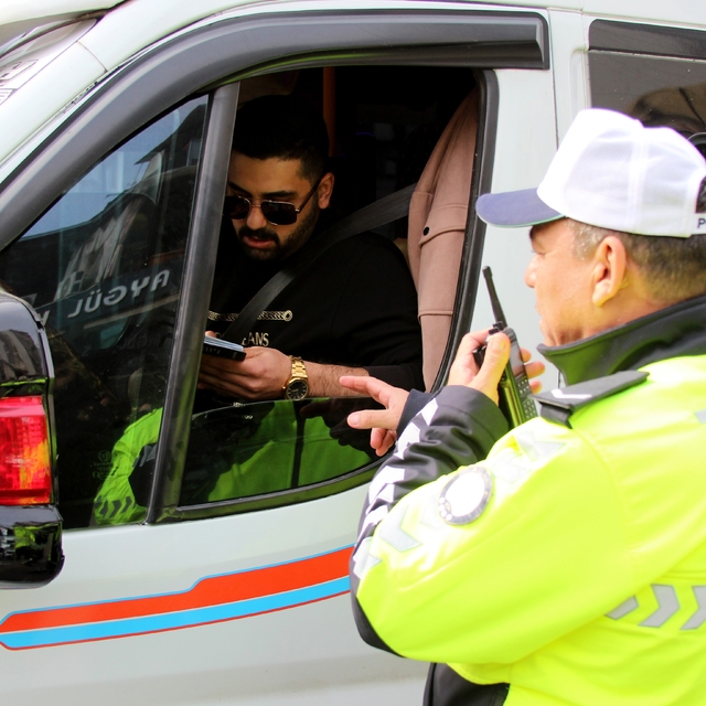 Kornaya basan, cezayı yedi
Gereksiz korna kullanımından ceza yiyen sürücü,...