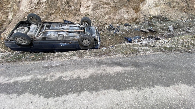 Kontrolden çıkan otomobil takla attı; 2 yaralı