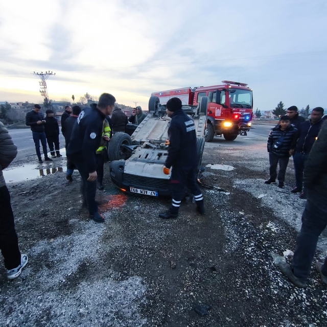 Mardin'de hafif ticari araçla çarpışan cip takla attı: 1 yaralı