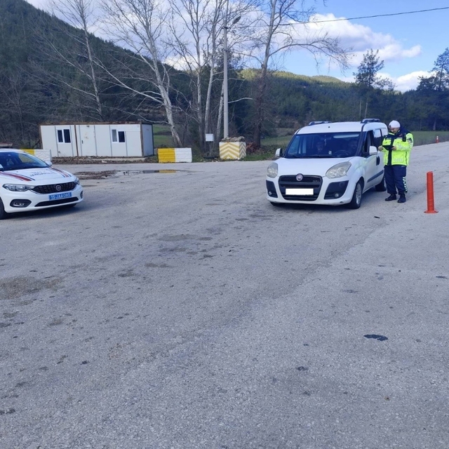 Burdur'da 1 haftada 12 bin 910 araç ve sürücü kontrol edildi