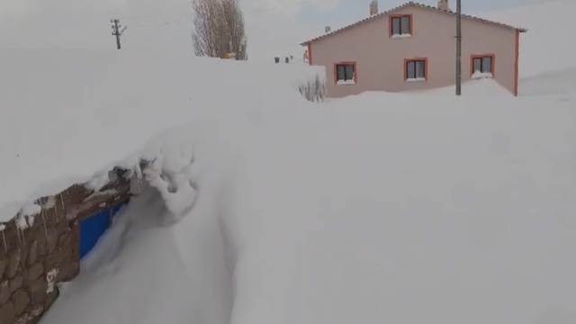 Ne Kamçatka, ne Alaska: Sivas'ta bina boyu kar yağdı