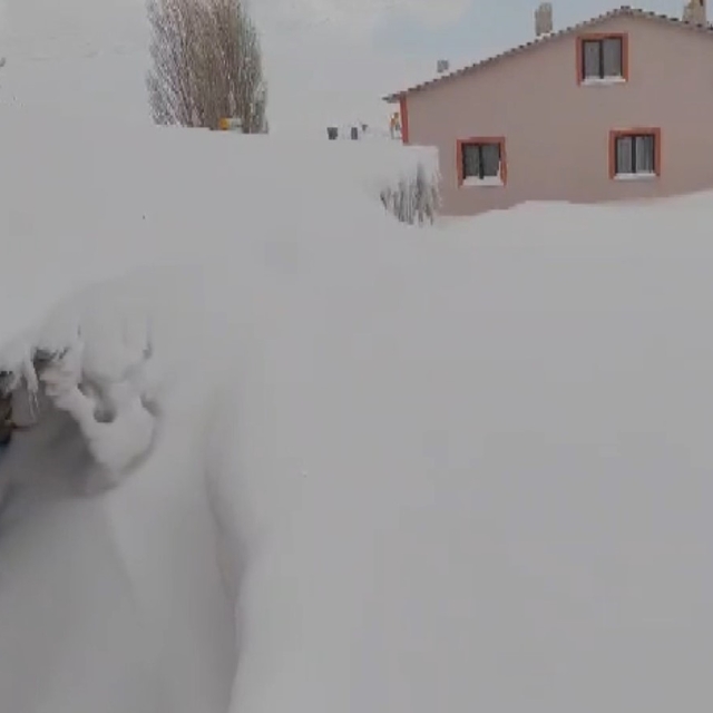 Ne Kamçatka, ne Alaska: Sivas'ta bina boyu kar yağdı