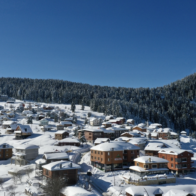 Karla kaplanan Kulakkaya Yaylası eşsiz manzarasıyla havadan görüntülendi