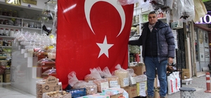 Aydınlı esnaftan '5 metrelik' bayrak tepkisi
