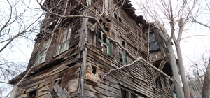 İzmit'in tarihe tanıklık eden evleri restorasyon bekliyor
Metruk evler yıkı...