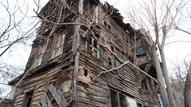 İzmit'in tarihe tanıklık eden evleri restorasyon bekliyor
Metruk evler yıkılma tehlikesiyle karşı karşıya