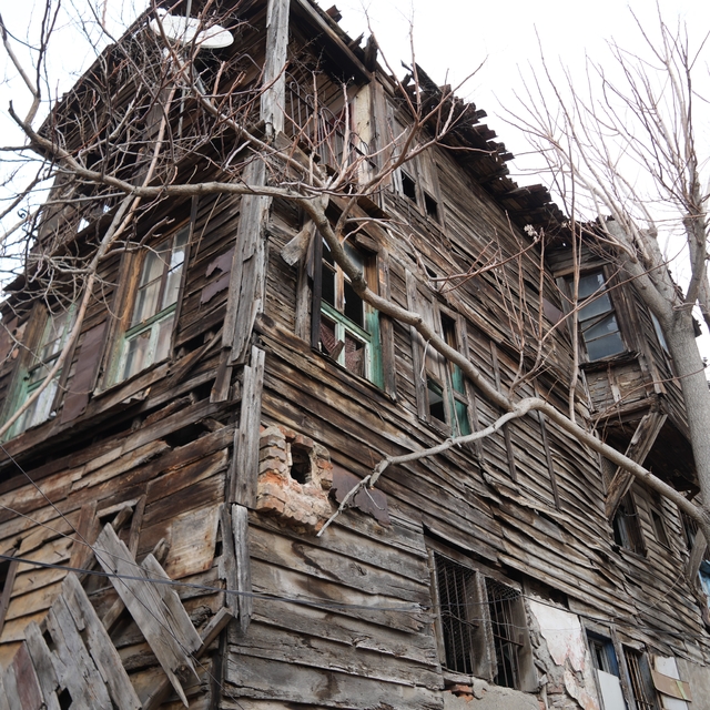 İzmit'in tarihe tanıklık eden evleri restorasyon bekliyor
Metruk evler yıkı...
