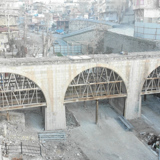 Kahramanmaraş'ta Kanlıdere Köprüsü yeniden ayağa kaldırılıyor
Aslına uygun...