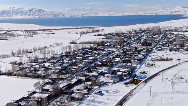 Van'da beyaz esaret görsel şölene dönüştü: Yerleşim yerleri beyaz gelinliğini giydi