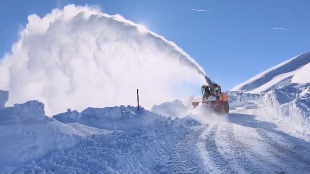 Hakkari'de karla mücadele: 294 yerleşim yerinin yolu ulaşıma açıldı