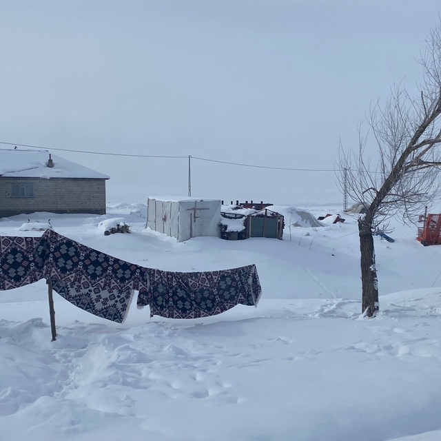 Ağrı'da köyler kışın tamamen kar altında kaldı