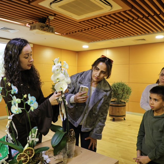 Orkide bakımı uygulamalı olarak anlatıldı