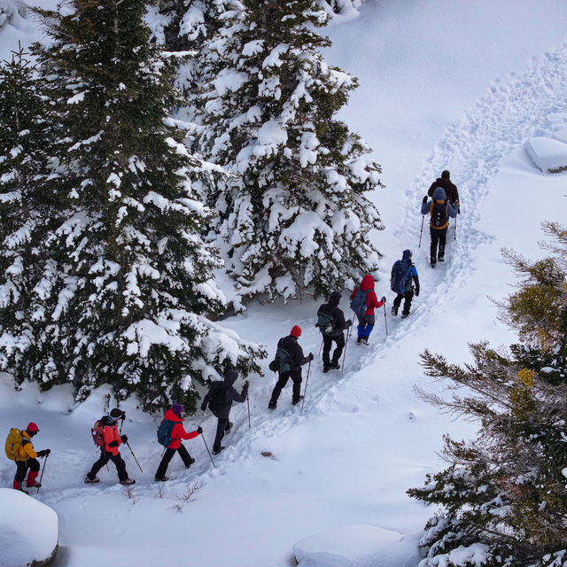 Doğa sporcuları Aladağlar'ın karla kaplı eteklerinde sınırlarını zorluyor