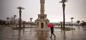 İzmir Büyükşehir ekipleri sağanak nedeniyle seferber oldu