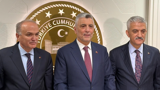 Ticaret Bakanı Ömer Bolat Düzce'de
Esnafa 100 Milyon lira finans desteği