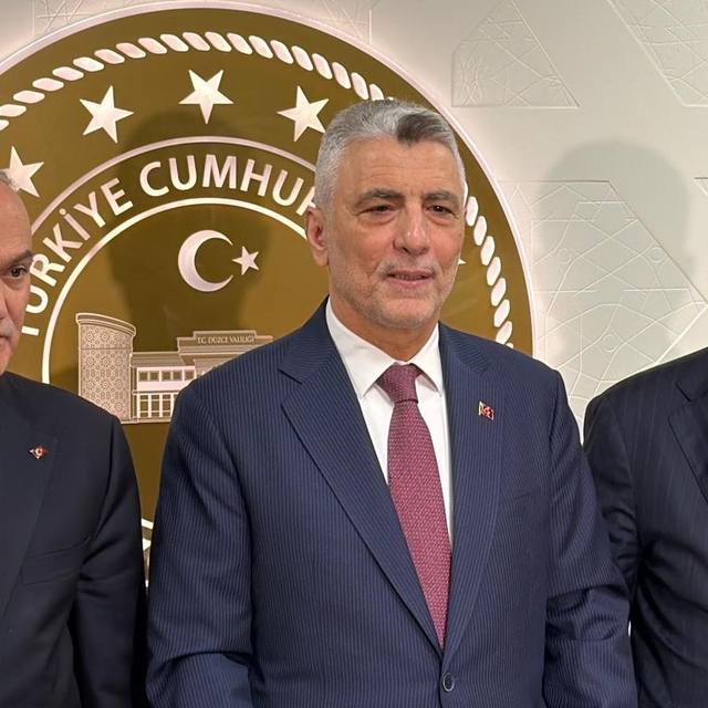 Ticaret Bakanı Ömer Bolat Düzce'de
Esnafa 100 Milyon lira finans desteği