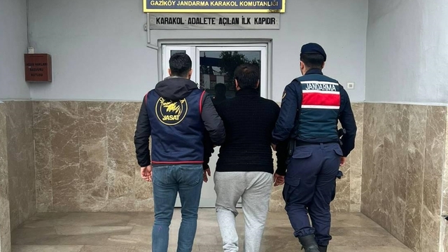 Adana'da aranan 2 firari hükümlü yakalandı