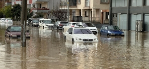 Aydın'da dereler taştı, sokaklar göle döndü