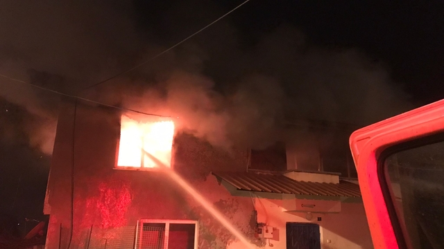 Boyabat'ta çıkan yangında bir evde hasar oluştu