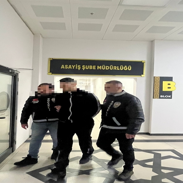 Şakalaşma kavgasında arkadaşını öldüren şüpheli; Yardım çağırıp kanamayı du...