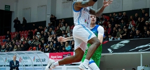 Aliağa Petkimspor zirveyi bırakmadı