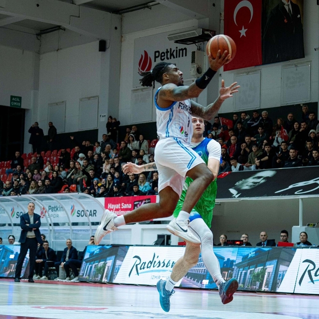 Aliağa Petkimspor zirveyi bırakmadı