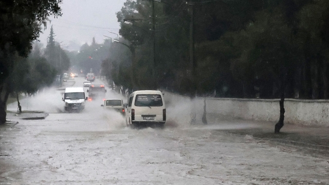 Muğla'da sağanak yağış etkili oluyor