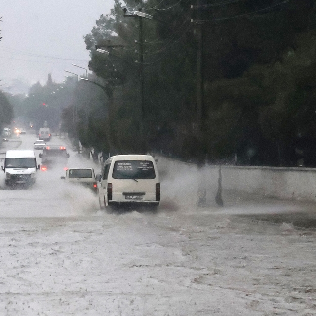 Muğla'da sağanak yağış etkili oluyor