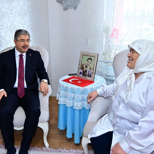 Eskişehir Valisi Yılmaz'dan şehit ailelerine ziyaret