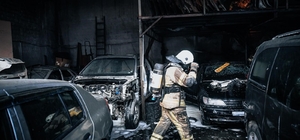 Buca'da depo yangını kısa sürede söndürüldü