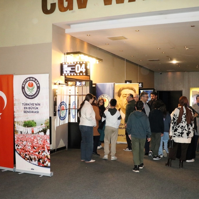 Eğitim-Bir-Sen Adana Şubesi sinema etkinliğinde buluştu